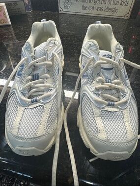 New Balance Women's white and blue